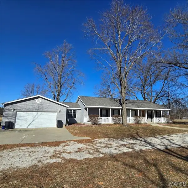 301 March Road, Walnut Hill, IL 62893