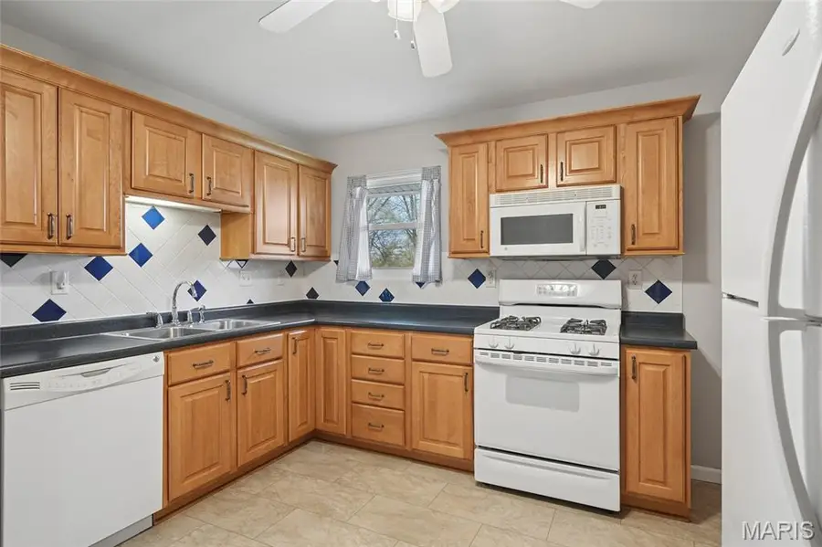 143 Burncoate Drive, Oakville, MO 63129 - #3