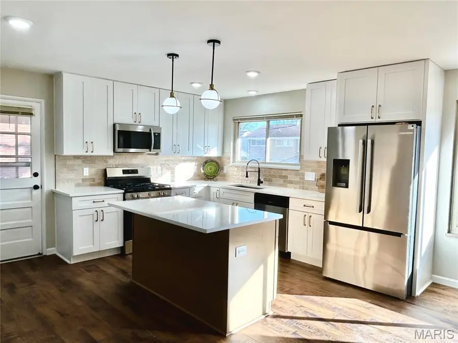 6112 Deerwood Drive, Saint Louis, MO 63123 - #2