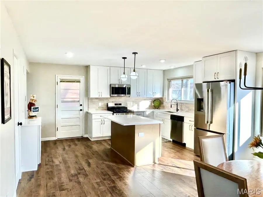 6112 Deerwood Drive, Saint Louis, MO 63123 - #3