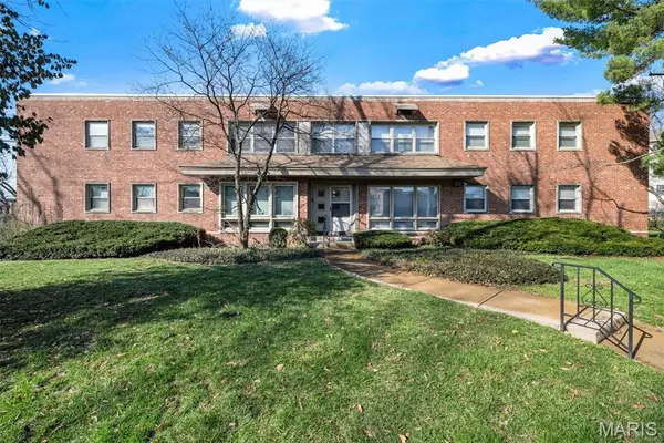 3 Delcrest Court #102, University City, MO 63124