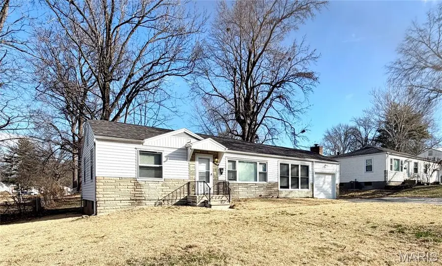 1033 Bakewell Drive, Bellefontaine Neighbors, MO 63137 - #2