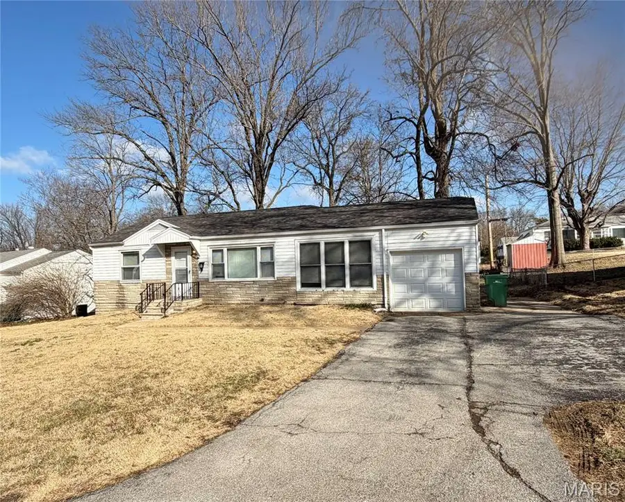 1033 Bakewell Drive, Bellefontaine Neighbors, MO 63137 - #3