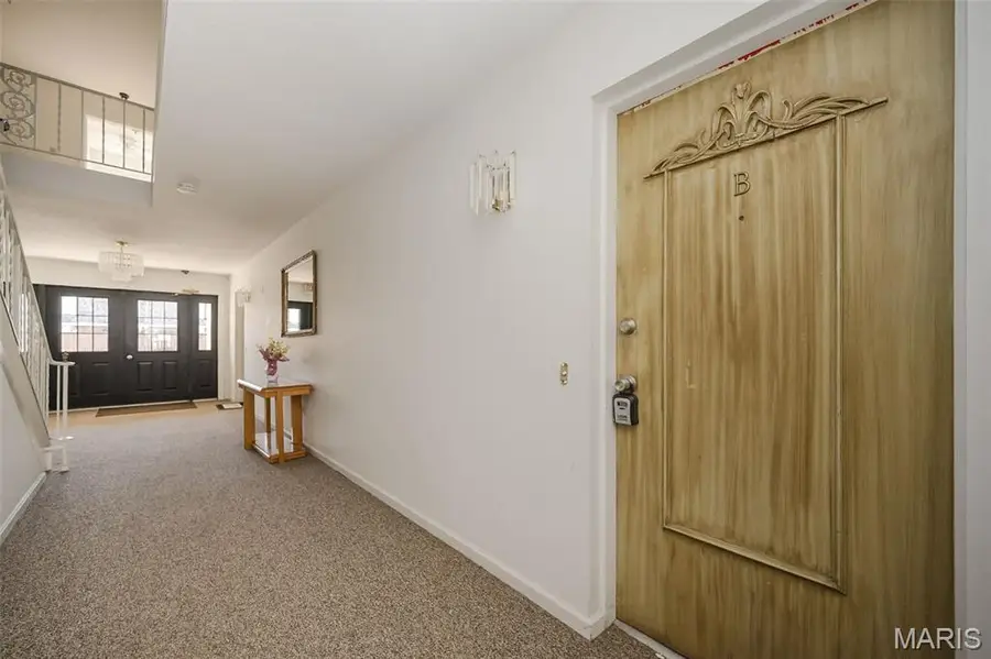 4353 Chateau De Ville Drive #B, Saint Louis, MO 63129 - #3