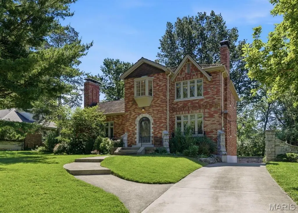 28 Grantwood Lane, Saint Louis, MO 63123 - #1