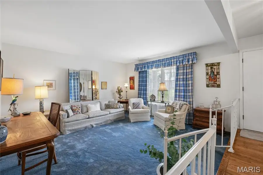 12321 Woodline Drive, Creve Coeur, MO 63141 - #2