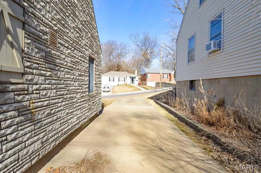 410 Robert Avenue, Ferguson, MO 63135 - #3