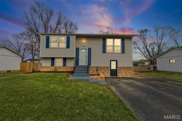 611 Saint Rose Drive, Godfrey, IL 62035