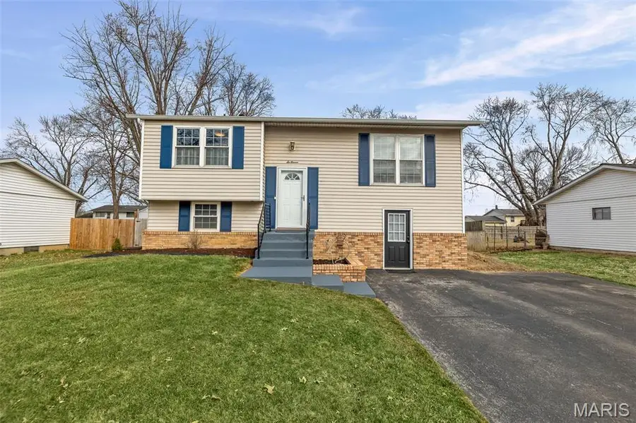 611 Saint Rose Drive, Godfrey, IL 62035 - #2