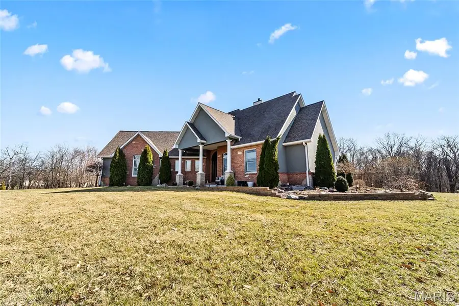 3051 Bella Vista Ct, Highland, IL 62249 - #2