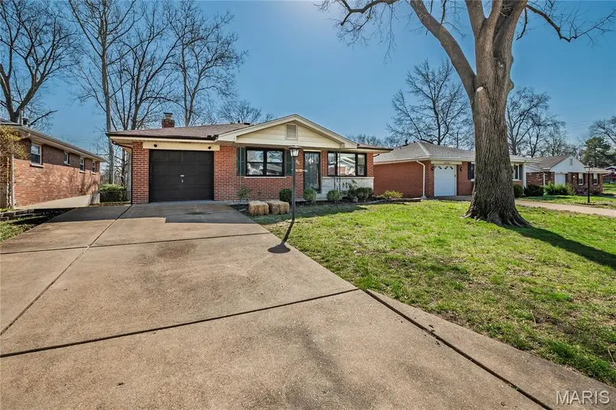 8348 Vasel Drive, Affton, MO 63123 - #2