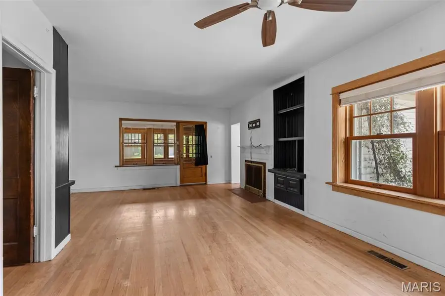 910 Country Club Drive, Pasadena Park, MO 63121 - #2