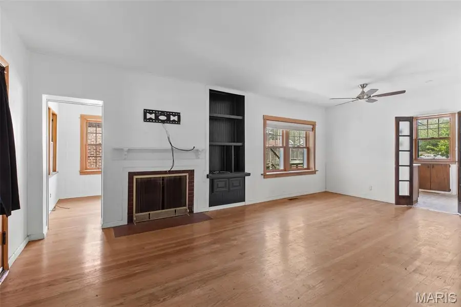 910 Country Club Drive, Pasadena Park, MO 63121 - #3