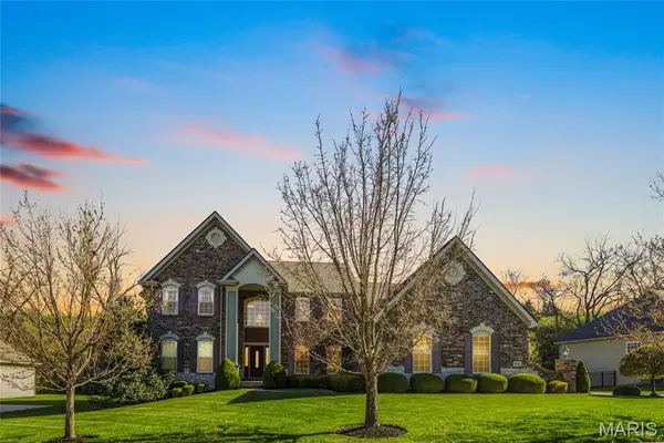 9810 Grandview Lake Court, Sunset Hills, MO 63127