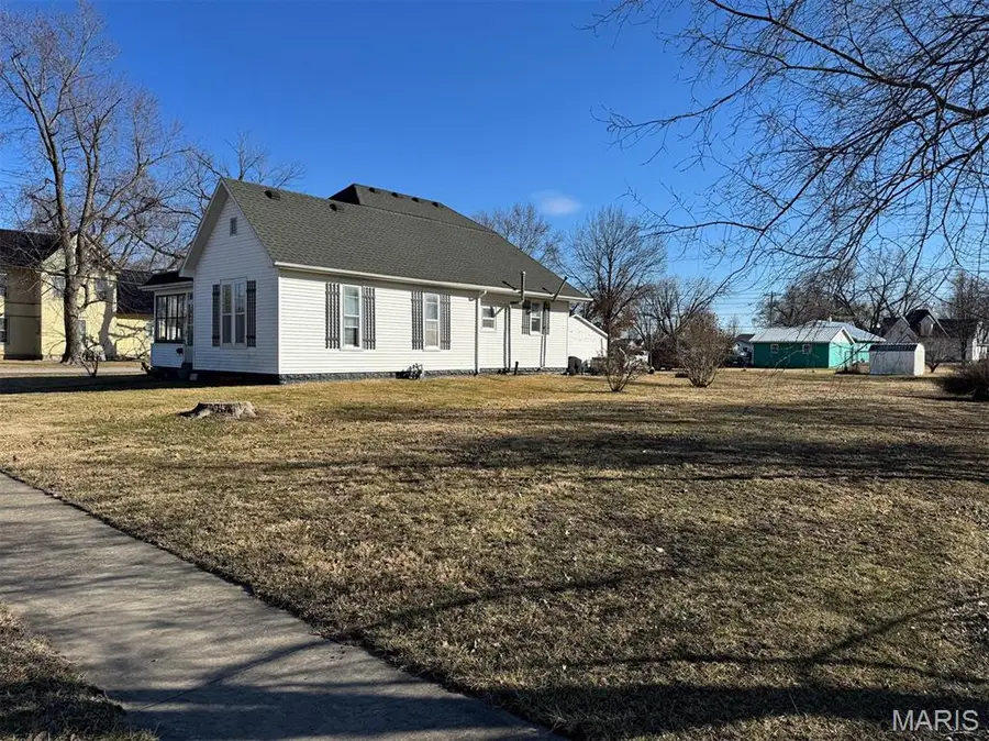 404 W Thompson Street, Kahoka, MO 63445 - #3