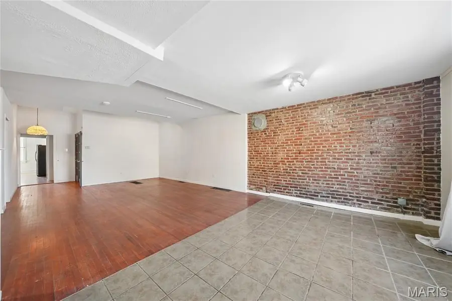 6644 Gravois Avenue, Saint Louis, MO 63116 - #3