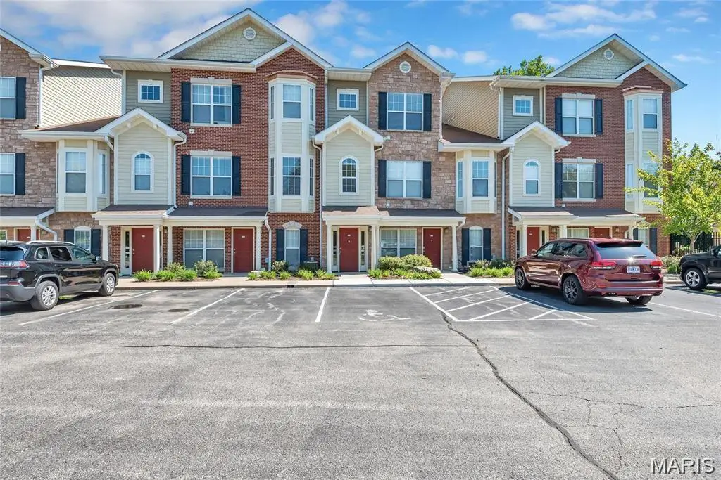 2712 Mcknight Crossing Court, Saint Louis, MO 63124 - #1