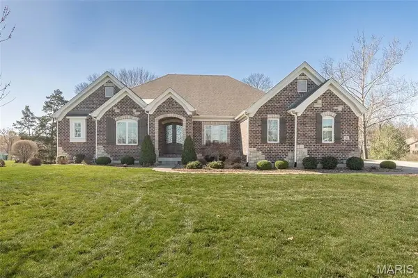 30 Meadowbrook Country Club Estate, Ballwin, MO 63011