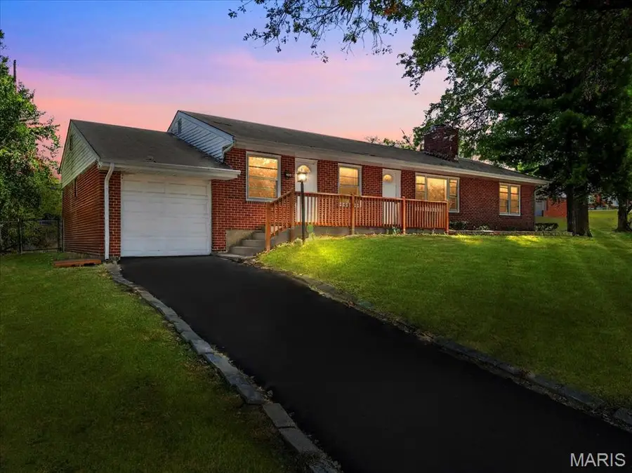 9472 Yorktown Drive, Bellefontaine Neighbors, MO 63137 - #2