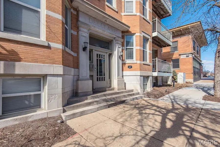 615 Clara Avenue #1B, Saint Louis, MO 63112 - #2