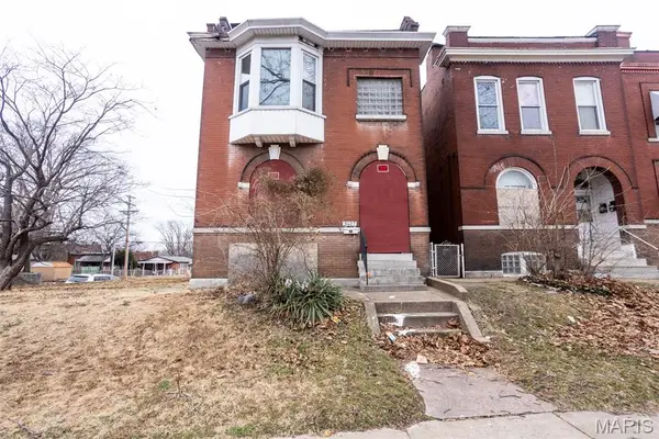 5427 S Broadway, St Louis, MO 63111