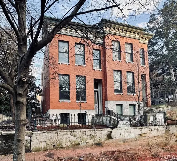 1310 Mackay Place, St Louis, MO 63104