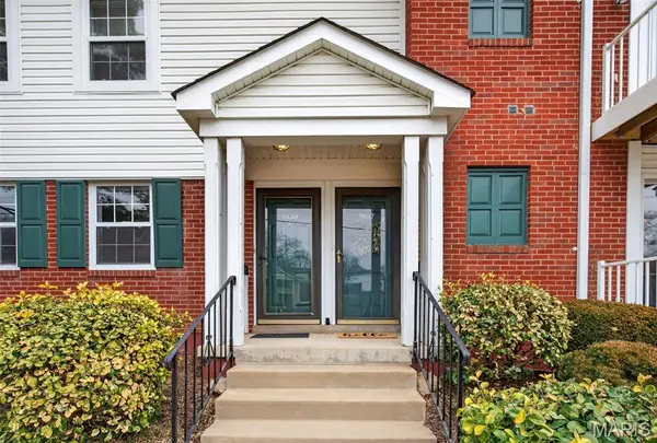 9137 Wrenwood Lane, Brentwood, MO 63144