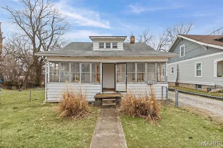 2619 Sidney Street, Alton, IL 62002 - #2