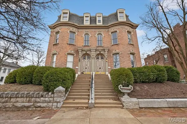 1802 Kennett Place, St Louis, MO 63104