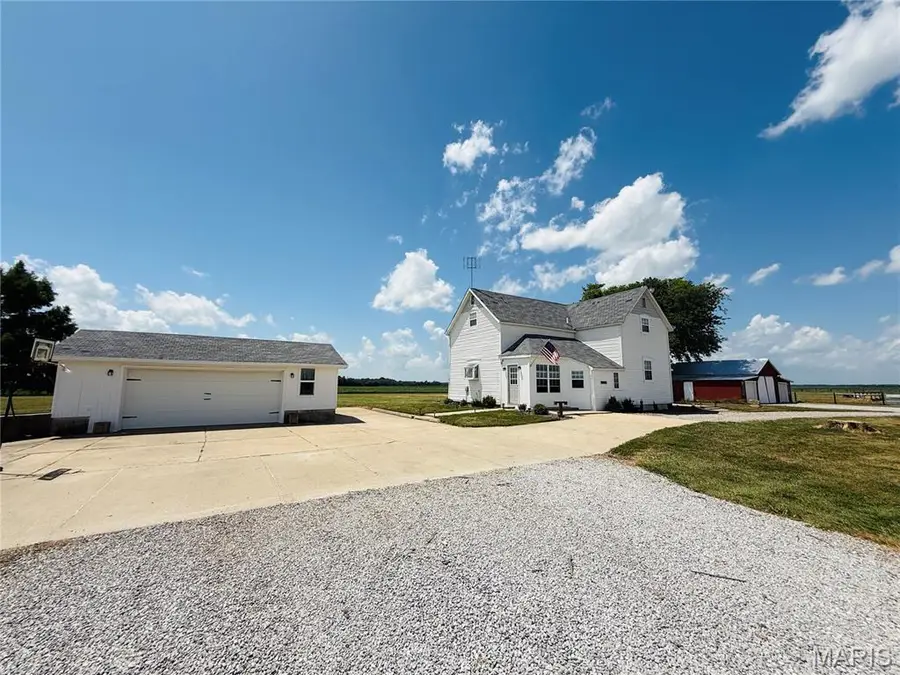 5599 County Highway 21, Nashville, IL 62263 - #2