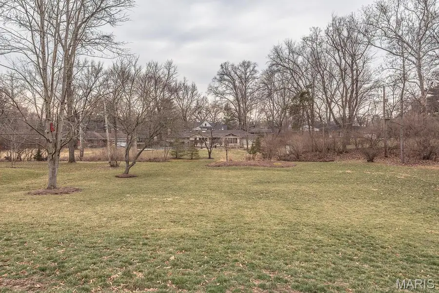 28 Woodcrest Drive, Ladue, MO 63124 - #3