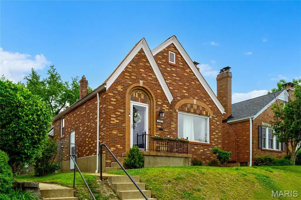 6633 Tholozan Avenue, Saint Louis, MO 63109 - #1