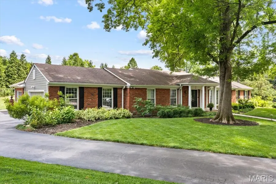 401 Steeplechase Lane, Frontenac, MO 63131 - #2