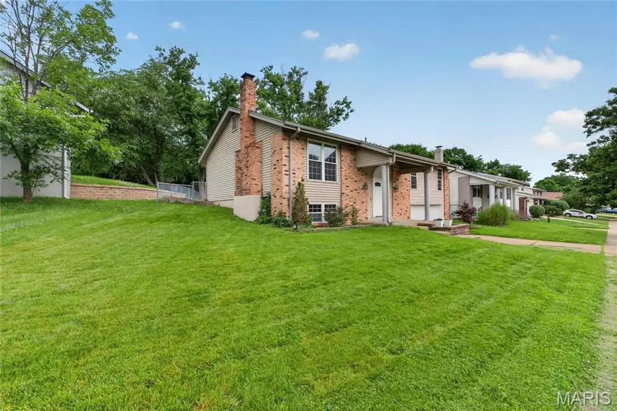1060 Pinrun Drive, Ballwin, MO 63011 - #2