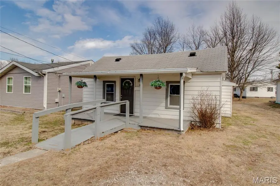 403 Lincoln Avenue, Jerseyville, IL 62052 - #3
