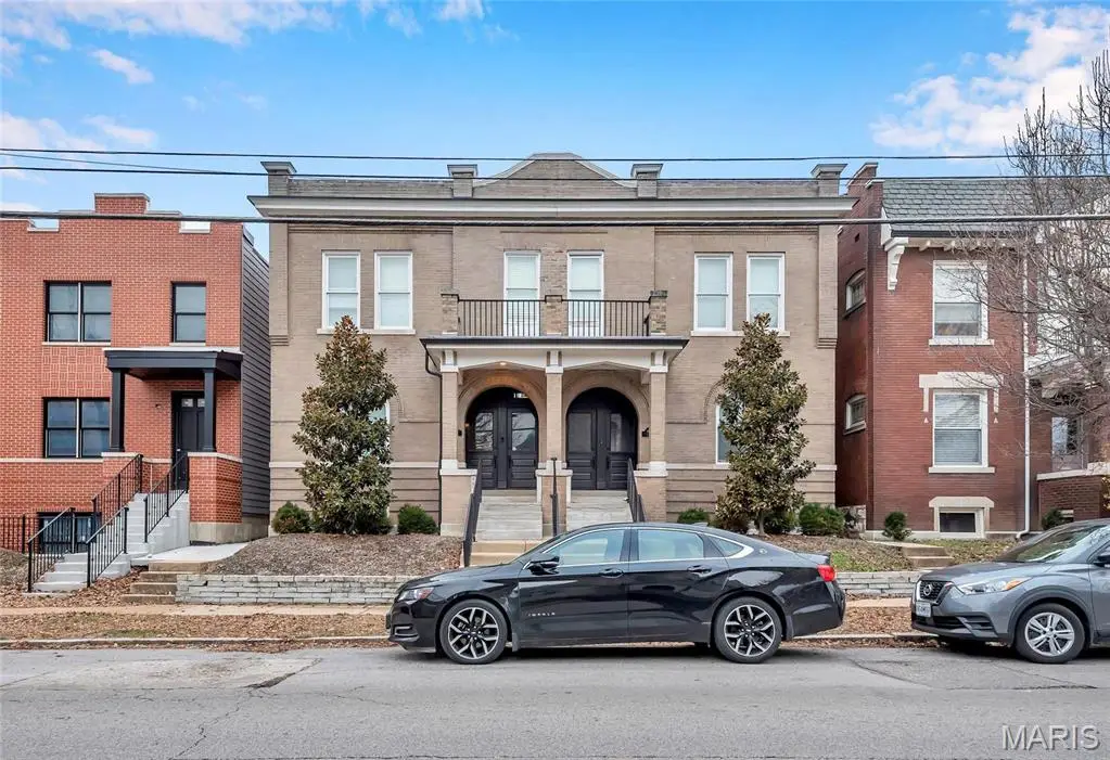 1041-1043 S Taylor Avenue, Saint Louis, MO 63110 - #1