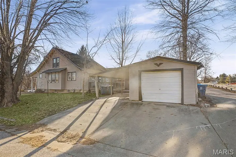 3322 Jackson Street, Alton, IL 62002 - #3