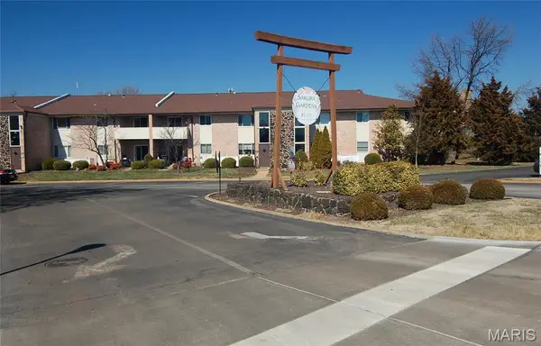 10041 Sakura Drive, St Louis, MO 63128