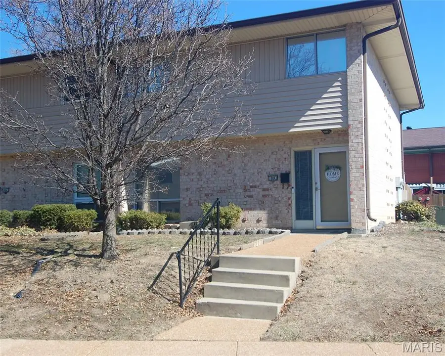 10041 Sakura Drive, Saint Louis, MO 63128 - #2