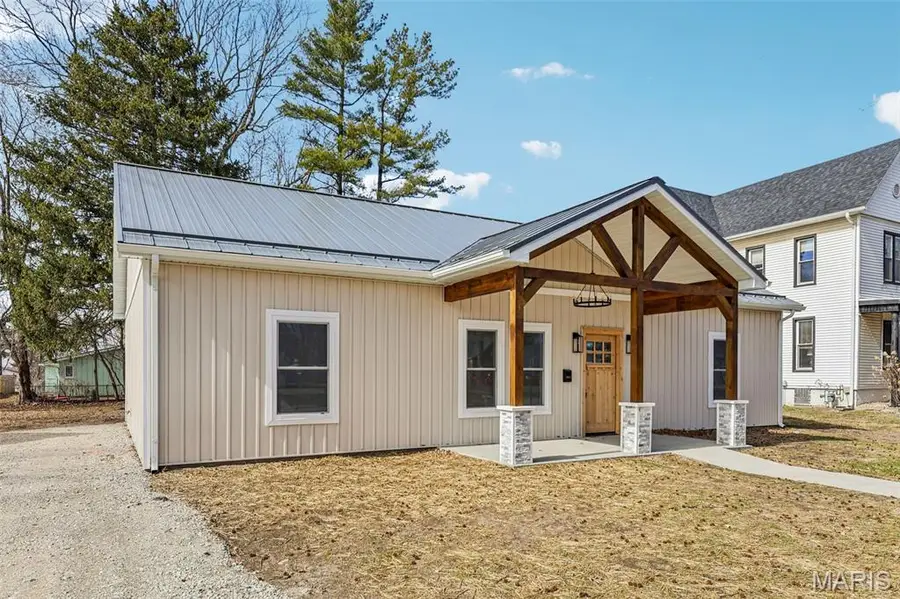 1517 N State Street, Litchfield, IL 62056 - #2