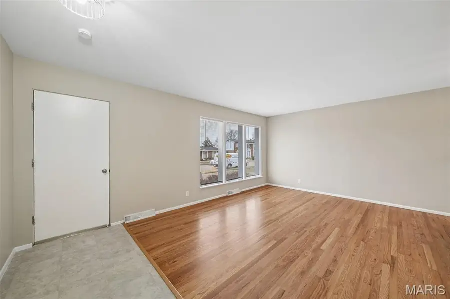 3237 Yorkchester Drive, Saint Louis, MO 63129 - #2