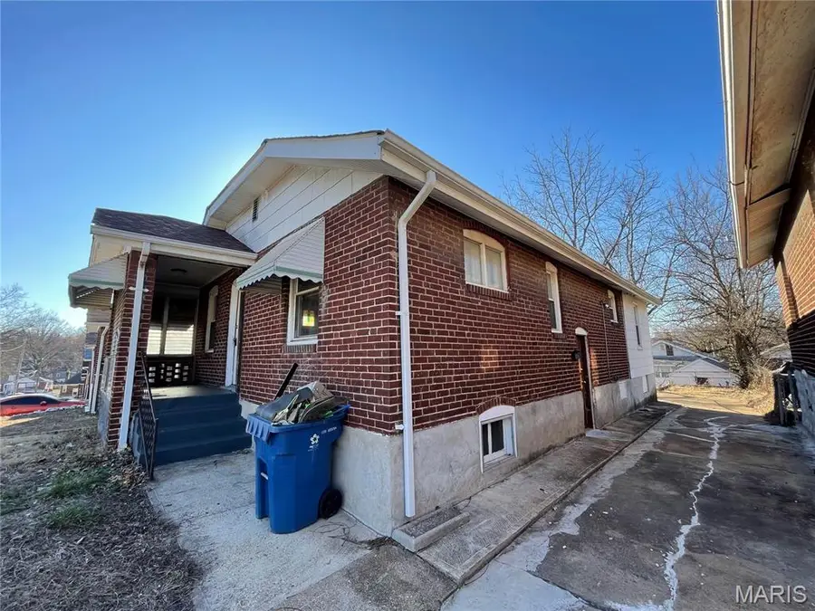 8343 Strathmore Place, Jennings, MO 63136 - #2