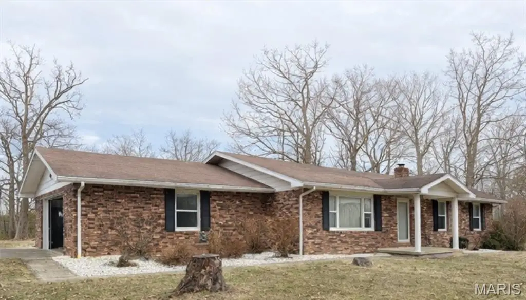 5426 E Dix Irvington Rd, Walnut Hill, IL 62893 - #1