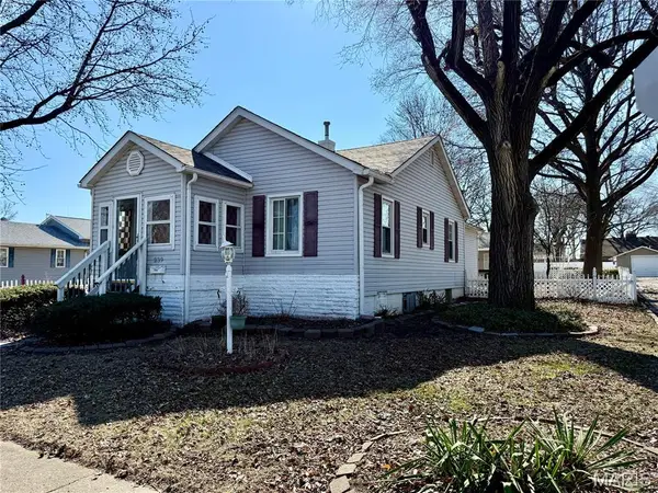 239 W Thomas Street, Roxana, IL 62084