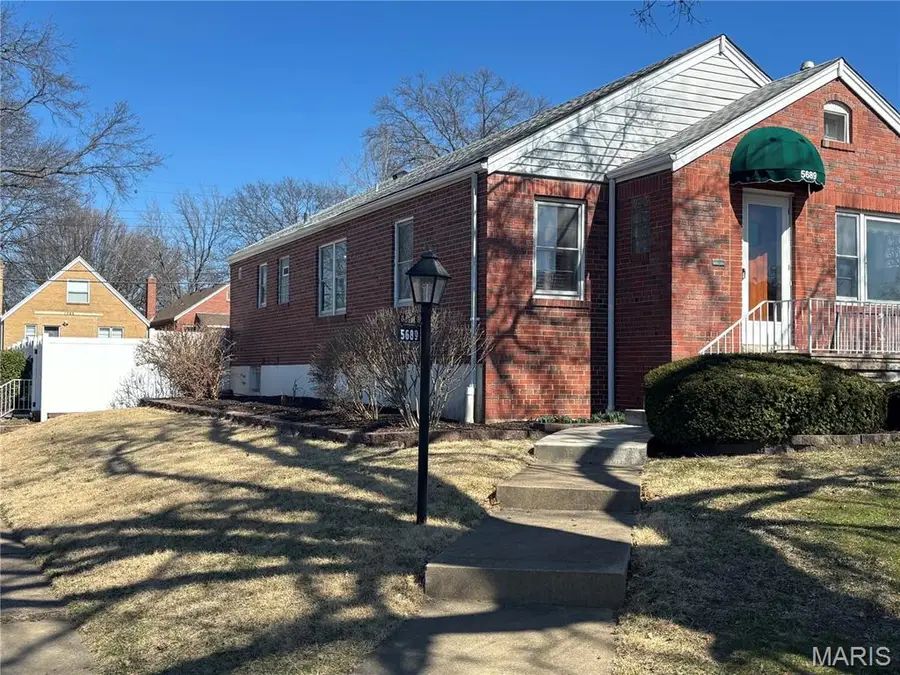 5689 Pernod Avenue, Saint Louis, MO 63139 - #3
