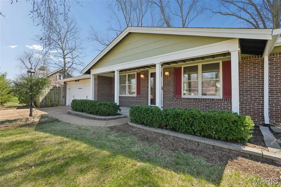 2664 Sanders Drive, Saint Louis, MO 63129 - #2