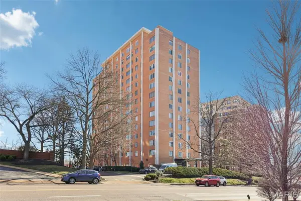 900 S Hanley Road #7D, St Louis, MO 63105