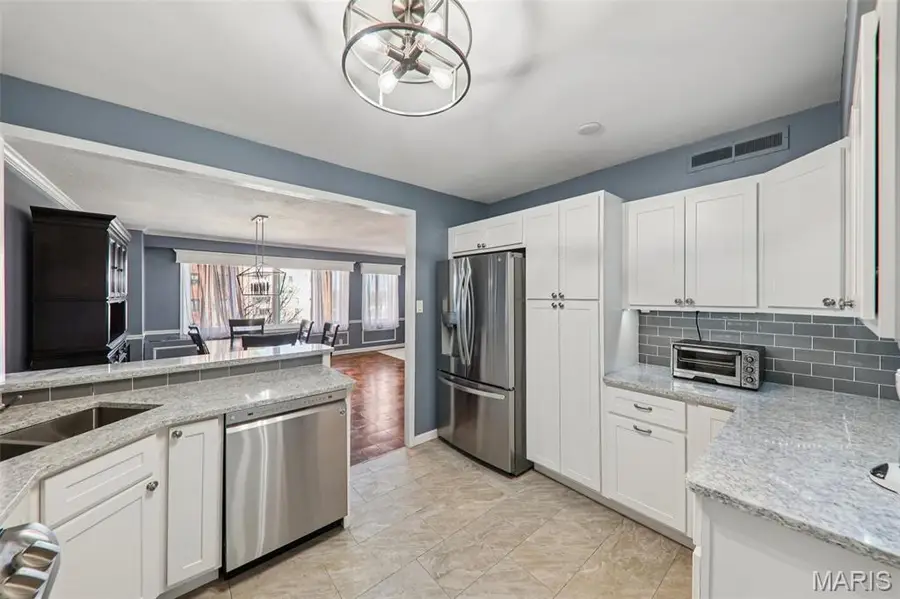 900 S Hanley Road #7D, Saint Louis, MO 63105 - #3