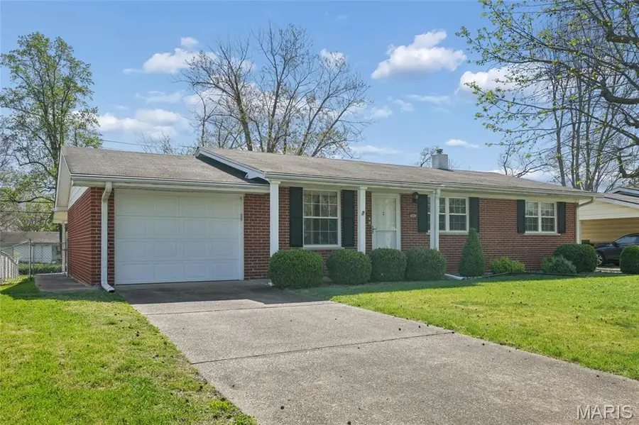 3068 Sedan Drive, Saint Louis, MO 63125 - #2