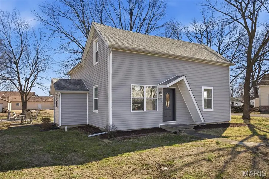 320 N Oak Street, Breese, IL 62230 - #3